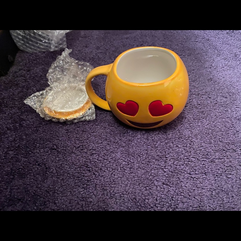 Emoji ceramic coffee mug with lid